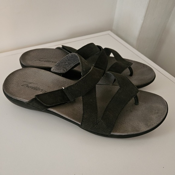 Womens‎ Trotters Komet Black Leather Sandals 9.5 Flats Slip On - Picture 1 of 7